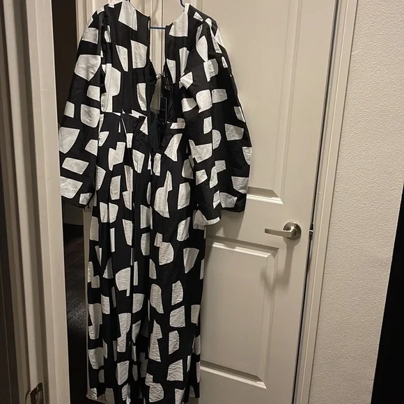 Black and White Geometric Jumpsuit - Picture 9 of 9